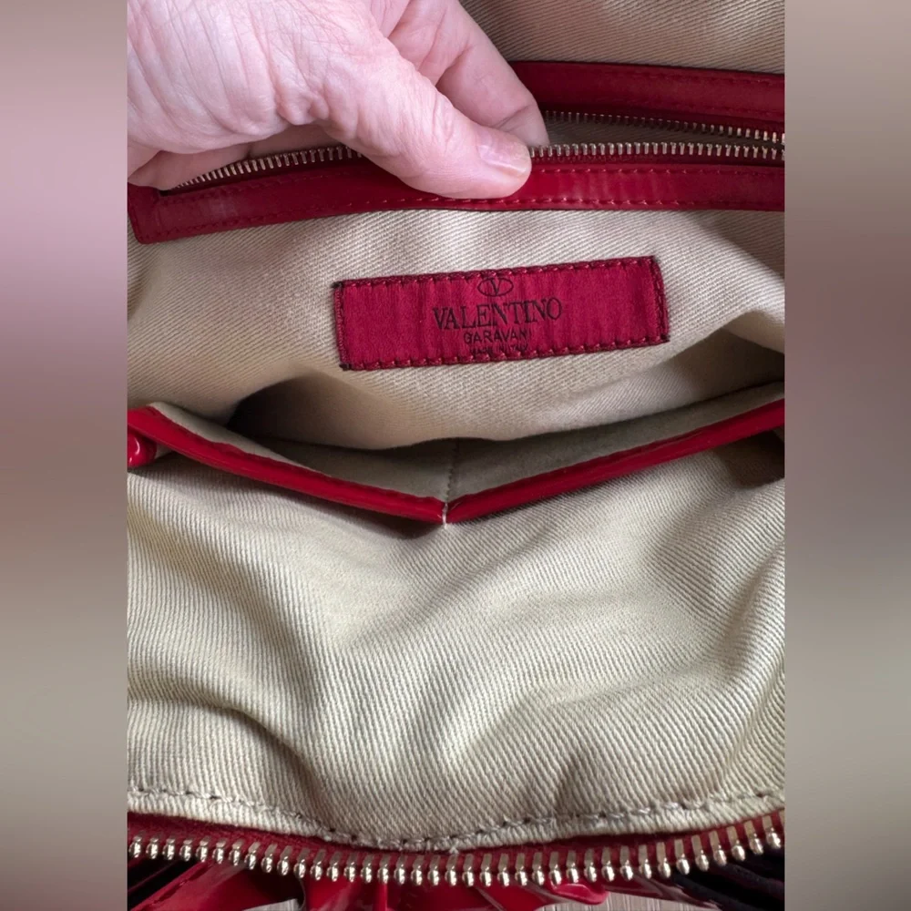 Valentino Garavani Red Patent Bow Top-Handle Shoulder Bag - Picture 4 of 12